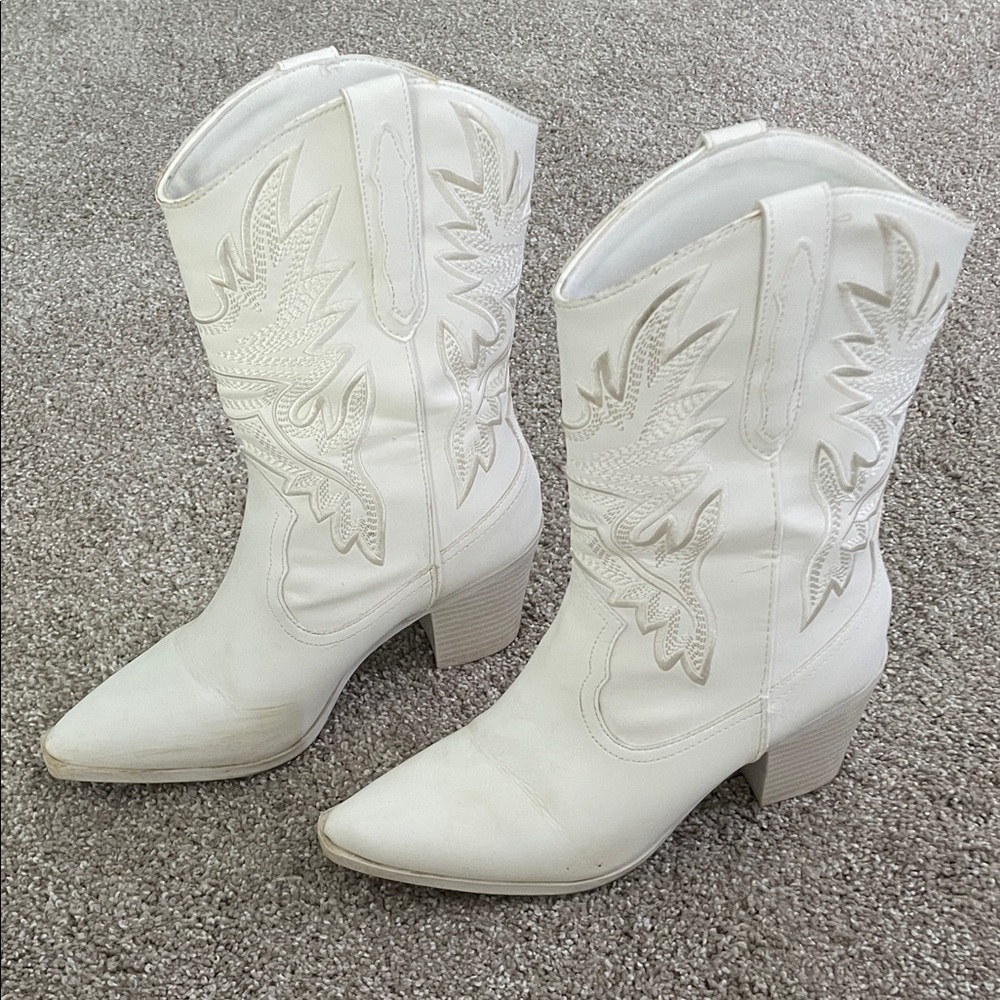 Forever 21 White Women's Cowboy Boots